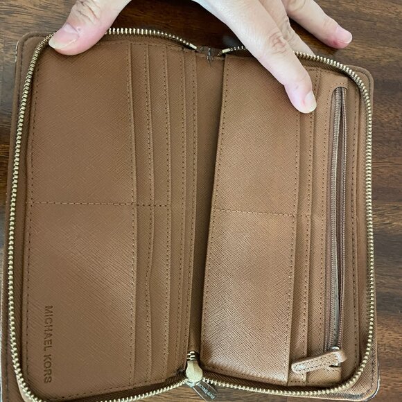 Michael Kors Hamilton Leather Wallet Cream White, Zip Around Wallet 8" x 4" - Picture 4 of 8